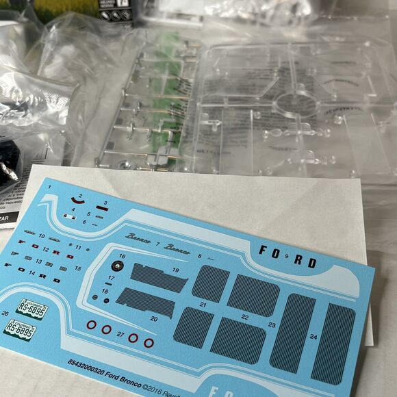 Revell Ford Bronco 1:25 Scale Plastic Model Kit Unbuilt Collector Car PARTS ONLY - Picture 9 of 13